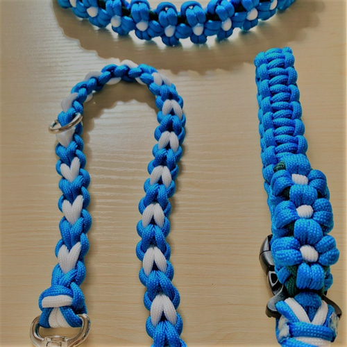 花飾り付き犬用リード（ブルーフラワー）首輪とお揃いパラコードリード