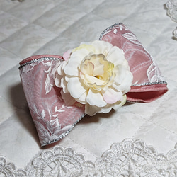 ピンクモアレと薔薇レースのお花ハーフクリップ 2枚目の画像