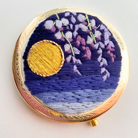 藤の花と夜　手刺繍のコンパクトミラー 1枚目の画像