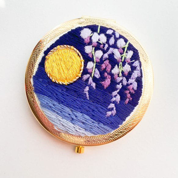 藤の花と夜　手刺繍のコンパクトミラー 2枚目の画像