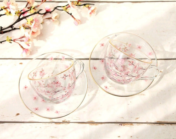 桜のガラスティーカップ＆ソーサー（ペア） 1枚目の画像
