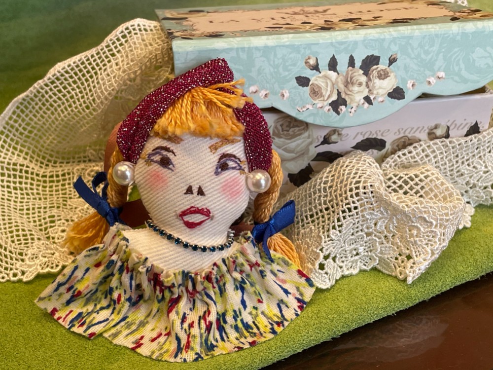 ☆新作☆　＊ドールチャーム＆ブローチ＊〜１００人のレディース軍団〜（直美ちゃん!?いいえ違います。。）