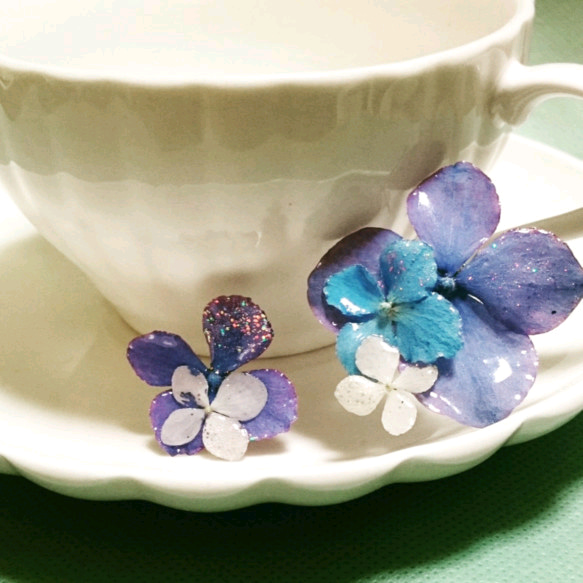 紫陽花ピアス アシンメトリー 2枚目の画像