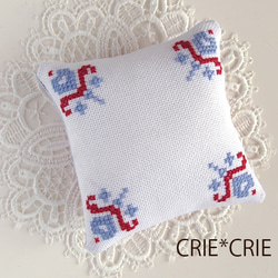 クロスステッチのピンクッションキットCRIE*CRIE　No.603 2枚目の画像