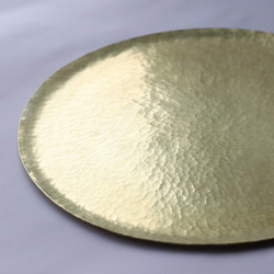 鎚目模様の真鍮盆　[  満月盆  八寸  ] 2枚目の画像