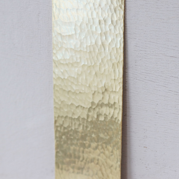 鎚目模様の壁掛け花器：真鍮／黒染 6枚目の画像