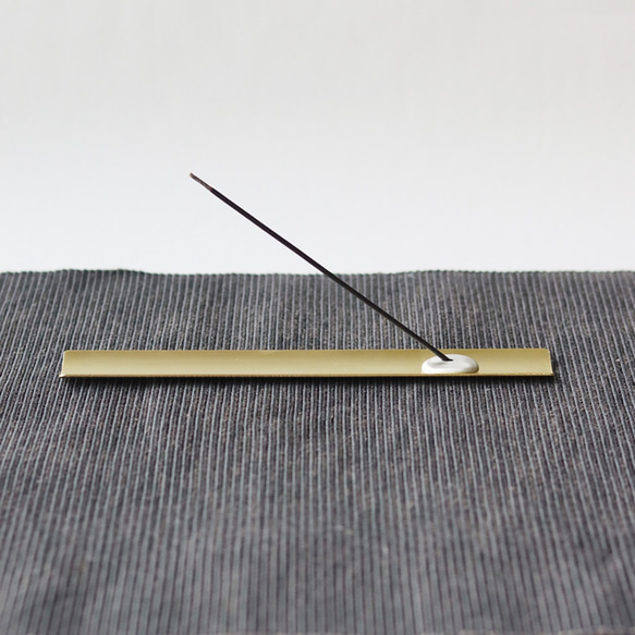 錫のお香立てと真鍮受皿　[　しずく　] 7枚目の画像