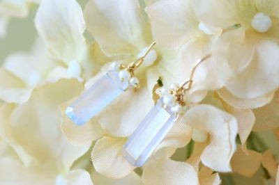 ブルーカルセドニー×淡水パール・ピアス