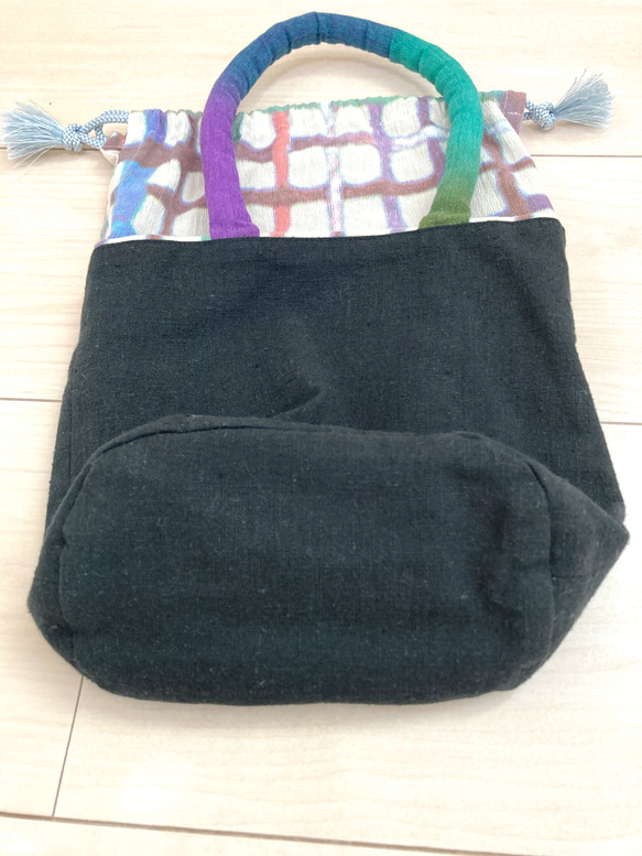 ひでや工房浴衣生地で作る巾着バッグ（黒） 4枚目の画像
