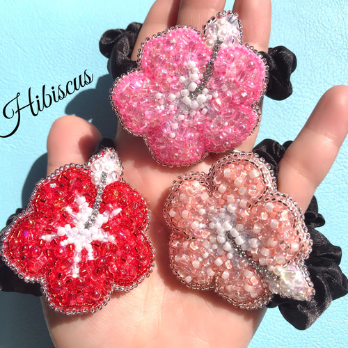 ビーズ刺繍 ✳︎赤いハイビスカスのシュシュ✳︎ /花/夏/海/ハワイアン