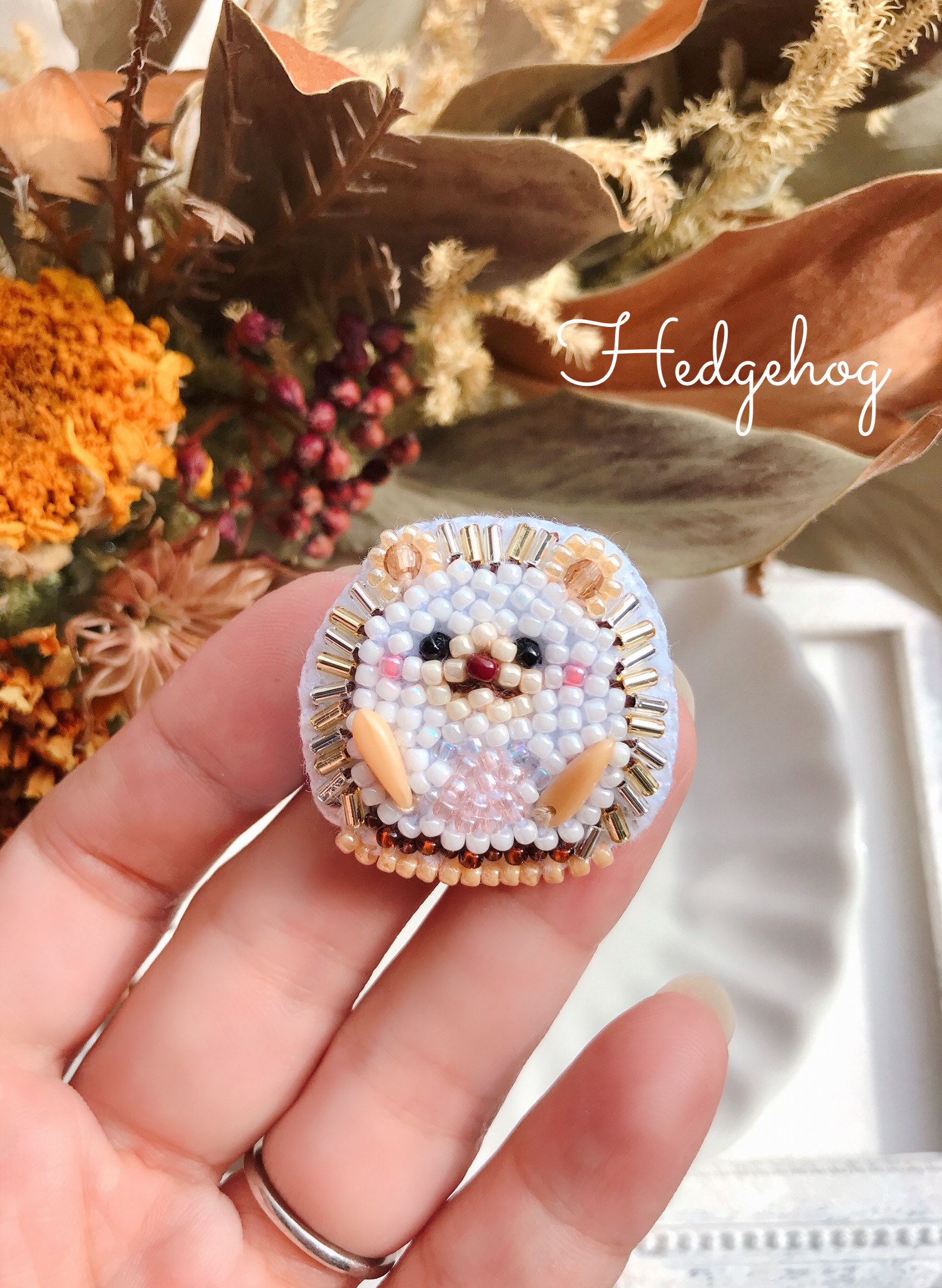 こり様 専用 紫陽花 ハリネズミ ビーズ 刺繍 ブローチ ハンドメイド 宝石ハリネズミのビーズ刺繍ブローチ（017） ブローチ Atelie