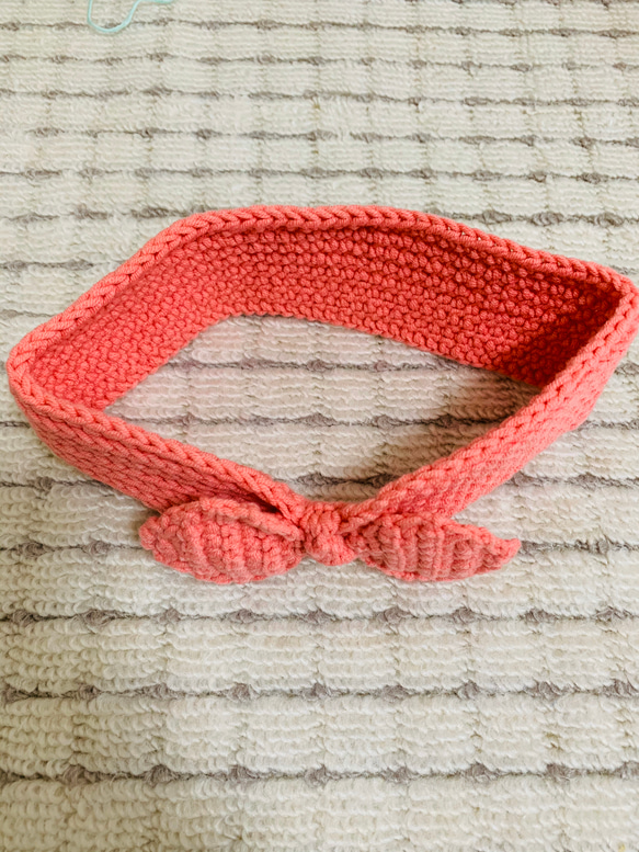 ハンドメイド毛糸リボンヘアバンドピンク手編み 3枚目の画像