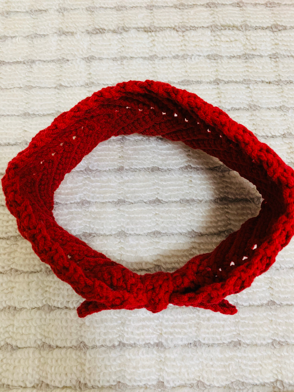 毛糸リボンヘアバンドレッド手編み赤色 2枚目の画像