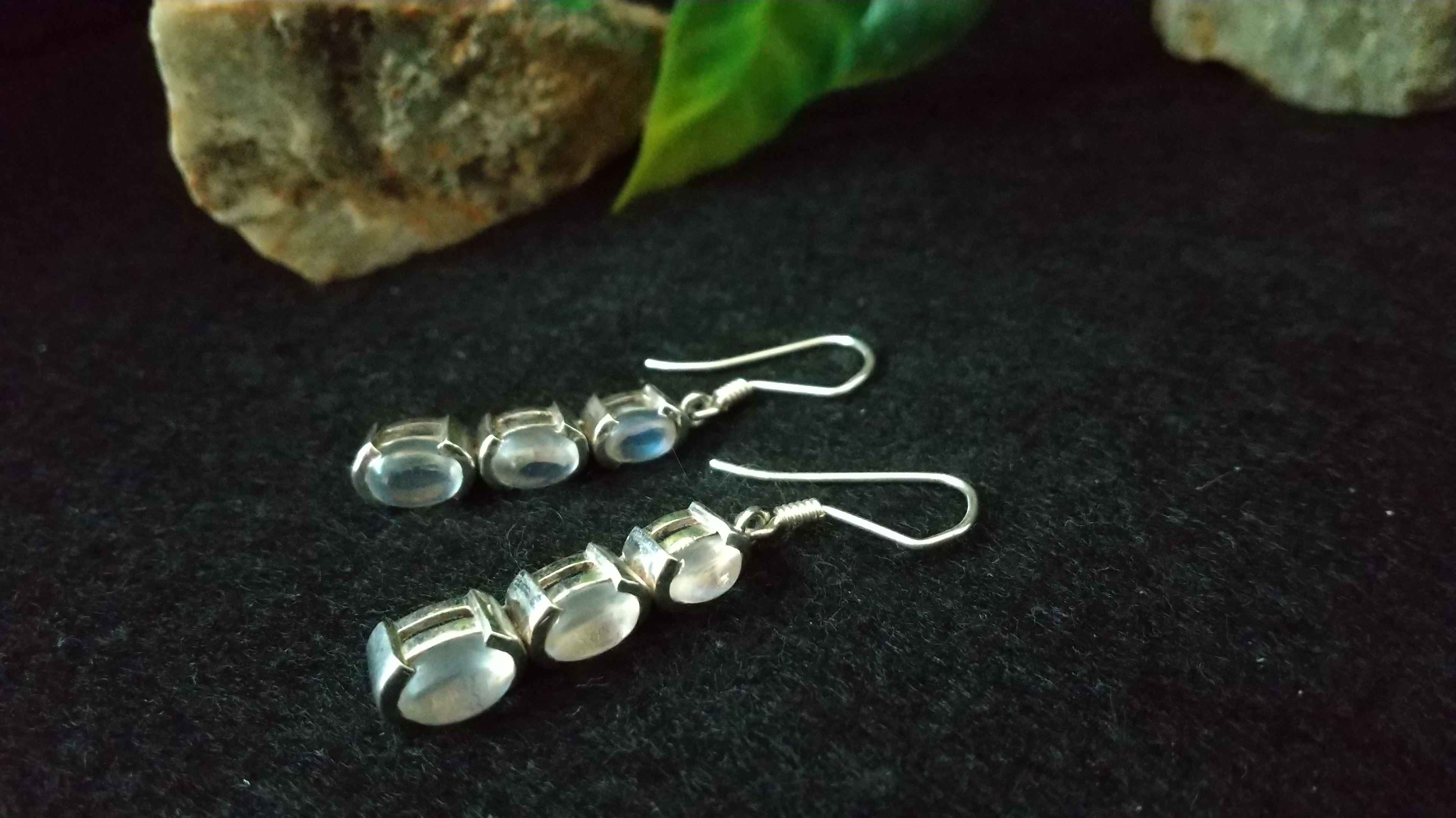 ムーンストーンのシルバーピアス