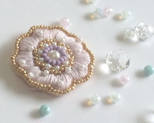 ビーズ刺繍のフラワーブローチ ブローチ RoseRavieen 通販 ビーズ刺繍のフラワーブローチ ブローチ RoseRavieen 通販