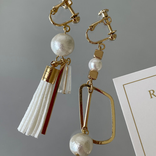 アシンメトリーのタッセルピアス・イヤリング イヤリング
