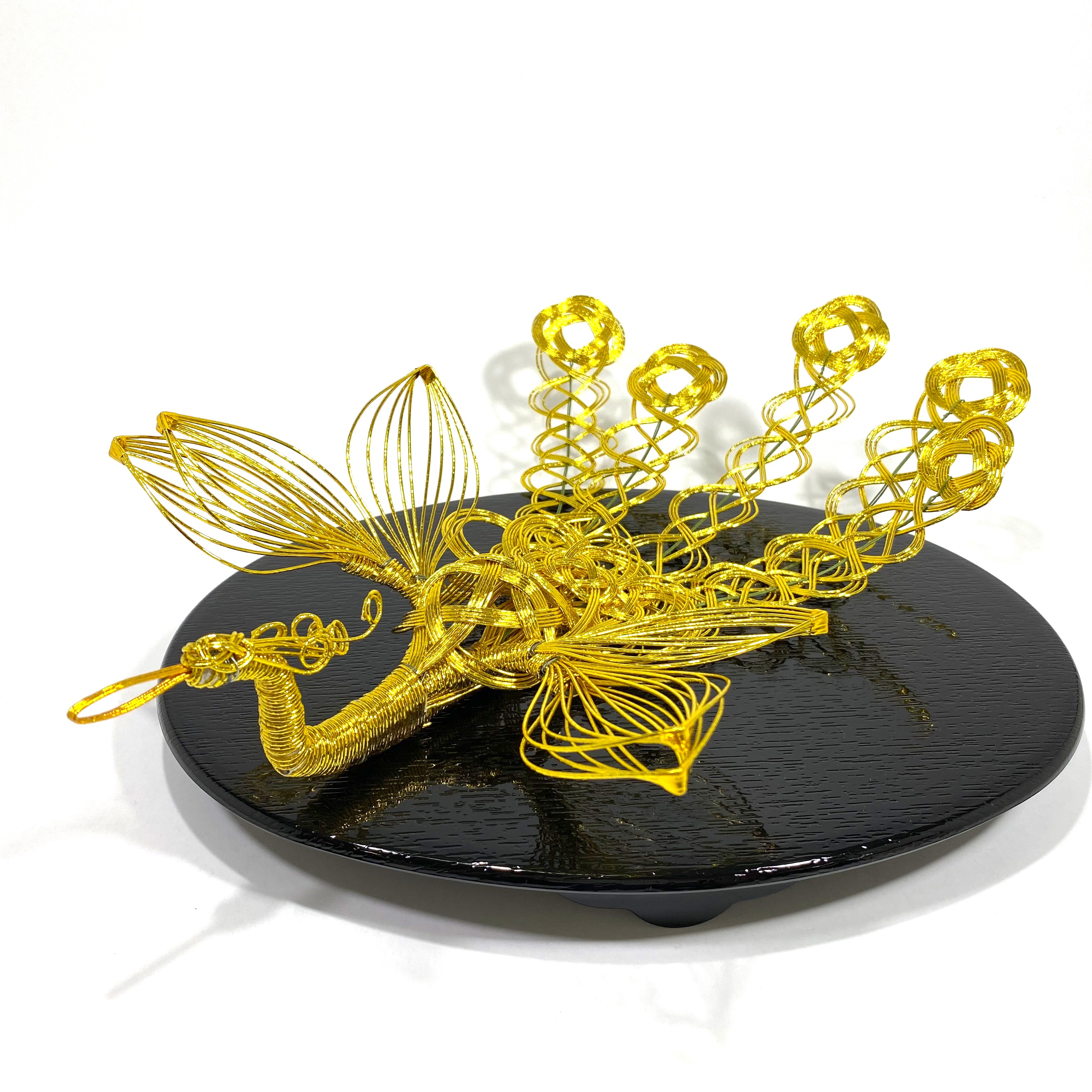 金色の和風装飾品 小槌と鯛 尼崎えびす神社 金色の和風装飾品 小槌と鯛 尼崎えびす神社