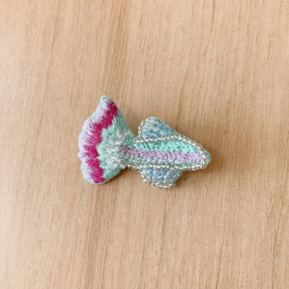 グッピーの刺繍ブローチ 5枚目の画像