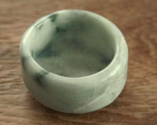 糸魚川翡翠ぐい呑み O00064 44mm*44mm*31mm 糸魚川産ヒスイ