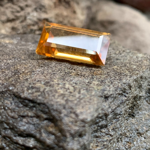送料無料 非冷凍品同梱不可 宝石ルース 【シトリンの魅力を全て楽しめます！】天然シトリン12.2カラット　ソ