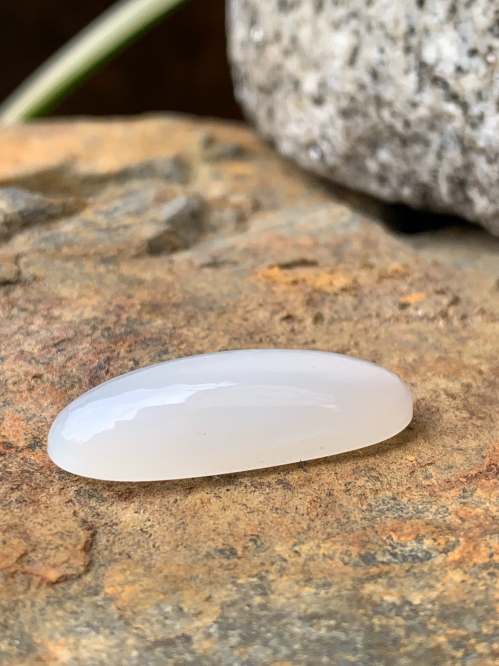 ムーンストーンルース ファセットムーンストーン 13.67カラットホワイトカラー天然石 スリランカ原産