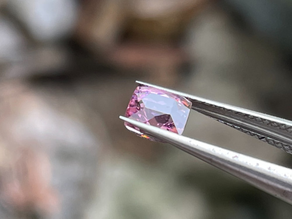 スピネルルース ピンクスピネル0.85カラットのプリンセスカット 天然宝石 スリランカ原産 5枚目の画像