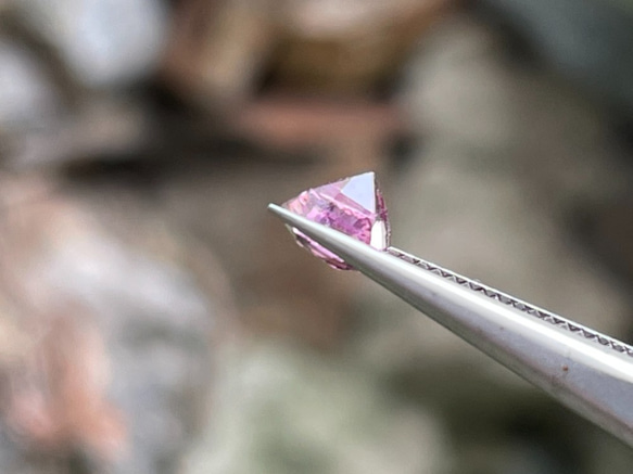 スピネルルース ピンクスピネル0.85カラットのプリンセスカット 天然宝石 スリランカ原産 8枚目の画像
