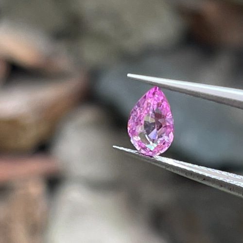 非加熱ピンクサファイア オーバルカット スリランカ産 0.72ct 日