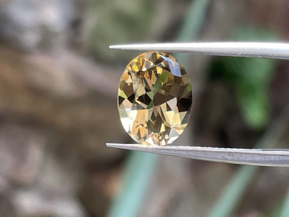 スモーキークォーツ ルース 大粒122.03ct く スリランカ産