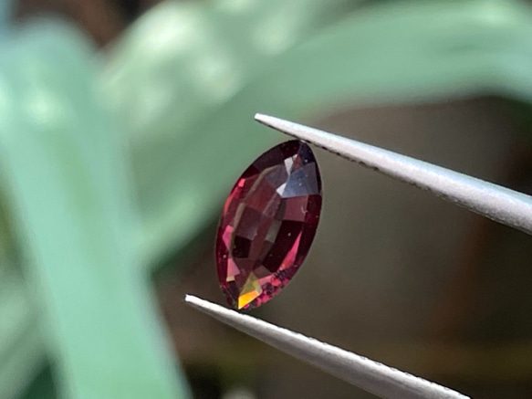 ガーネットルース 赤 美しい1.16カラット ナベットカット 天然宝石 スリランカ原産 8枚目の画像