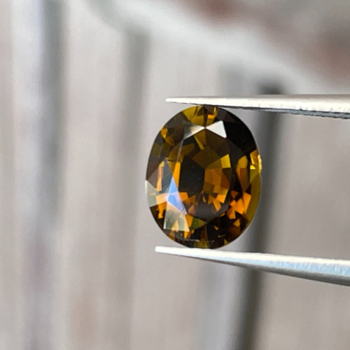 トルマリンルース ブラウントルマリン2.00カラット オーバルカット