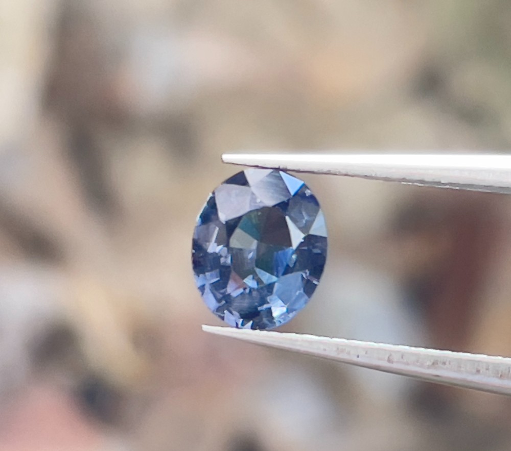 スピネルルース ブルースピネル 0.92カラット 美しいオーバルカット ナチュラルジェムストーン スリランカ原産