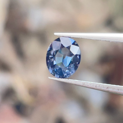 スピネルルース ブルースピネル 0.92カラット 美しいオーバル スピネルルース ブルースピネル 0.92カラット 美しいオーバル