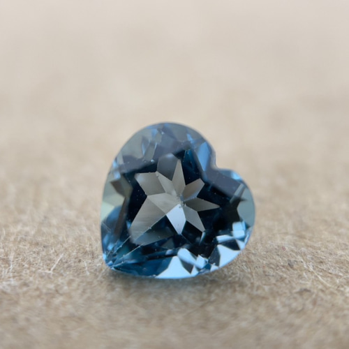 1本限定 再入荷★希少 珍しい ロンドンブルートパーズ★天然石 パワー カット ロンドンブルートパーズ 1.02ct ルース オリジナルケース付 宝石