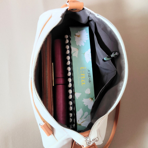 ♡専用♡ マチ広ふりるバッグ　マチ付きポーチ　ショルダー紐　ハンドメイド ♡専用♡ マチ広ふりるバッグ マチ付きポーチ ショルダー紐