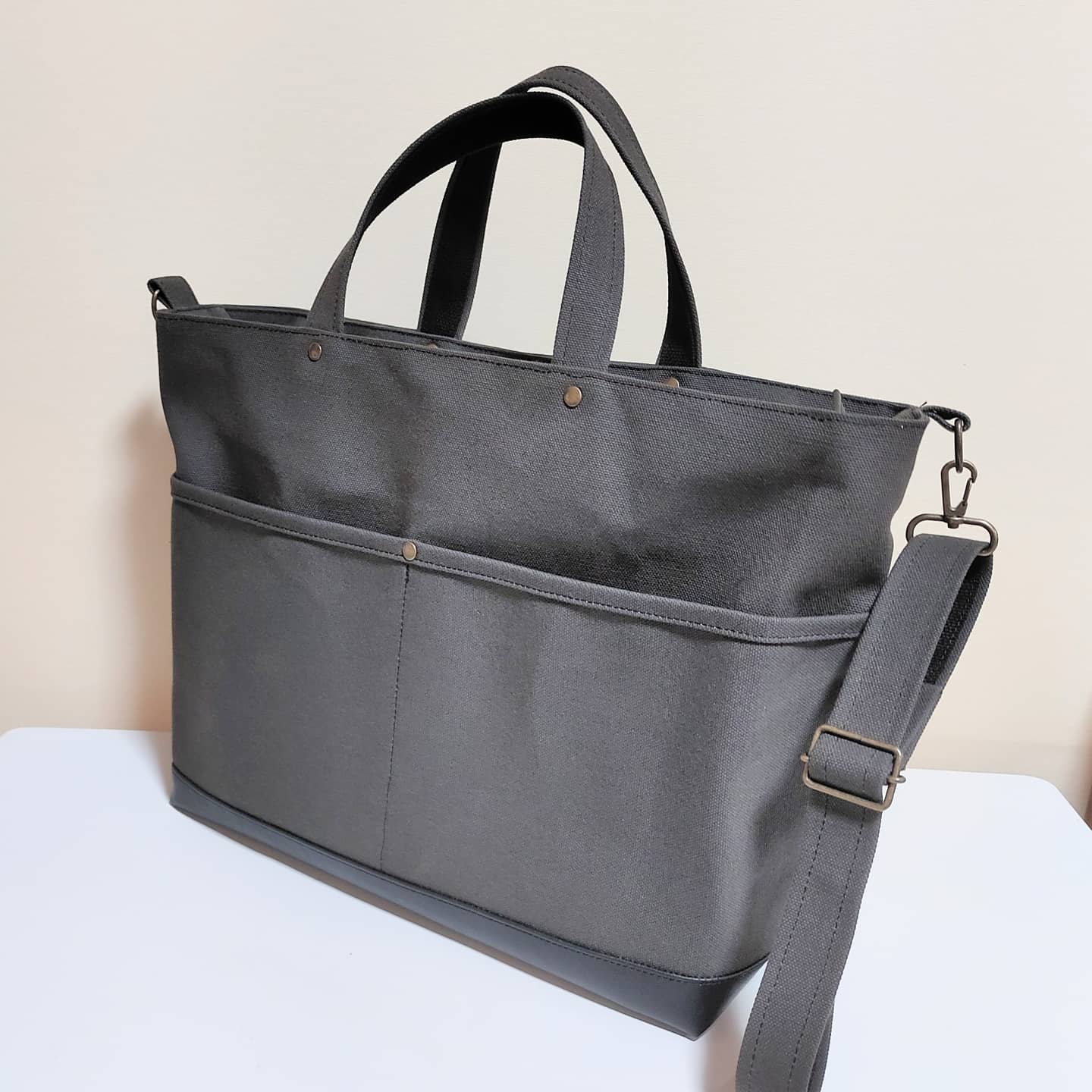 チャコールグレー帆布２wayショルダーバッグ ファスナー開閉L