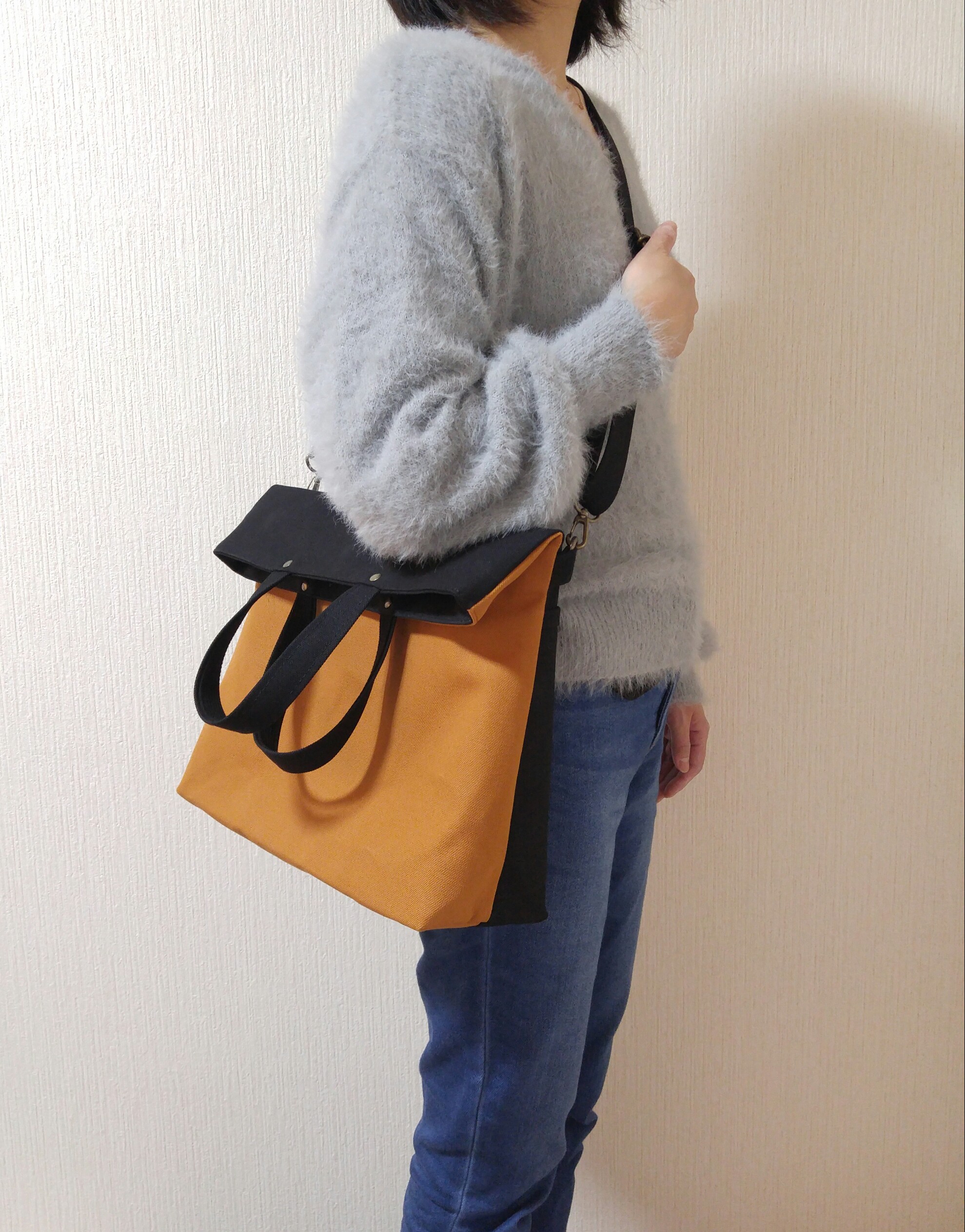 帆布バイカラー2way ショルダーバッグ通勤通学A4対応(キャメル×ブラック)