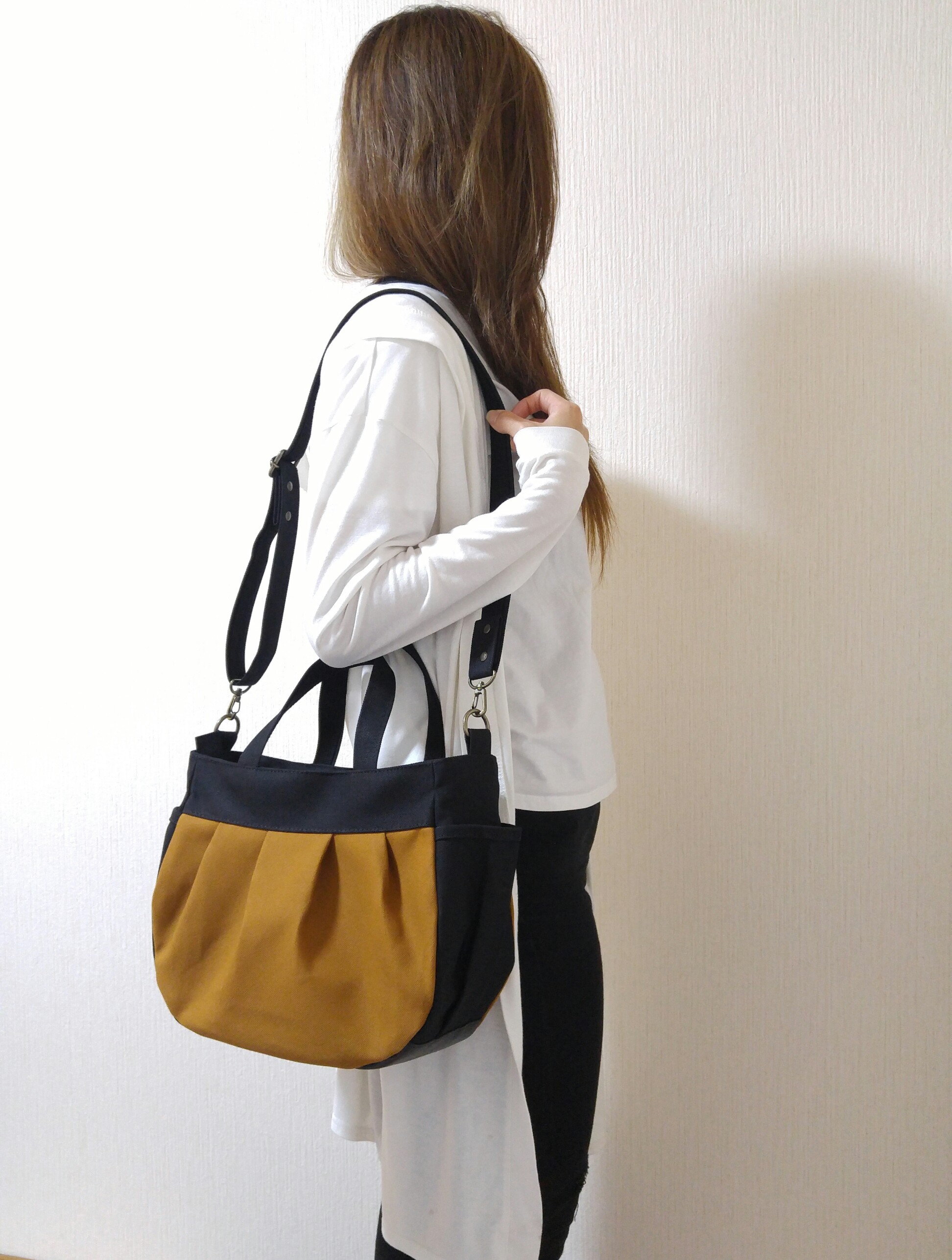 帆布のぷっくり２wayショルダーバッグファスナー開閉 M　(ブラック×キャメル)
