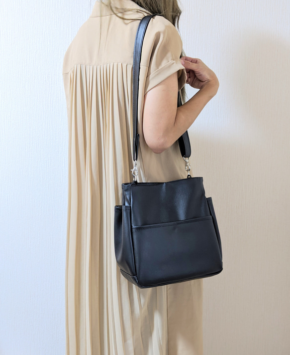 みる　様　ご購入用　その3 黒レザー バッグ 内ポケット付き ポケットいっぱい ショルダーバッグM（ブラックpvcレザー） ショルダー