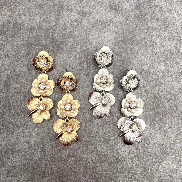 pollen 淡水パールピアス　ゴールド ラインストーンを使用したブライダルアクセサリー ウェディング 結婚式