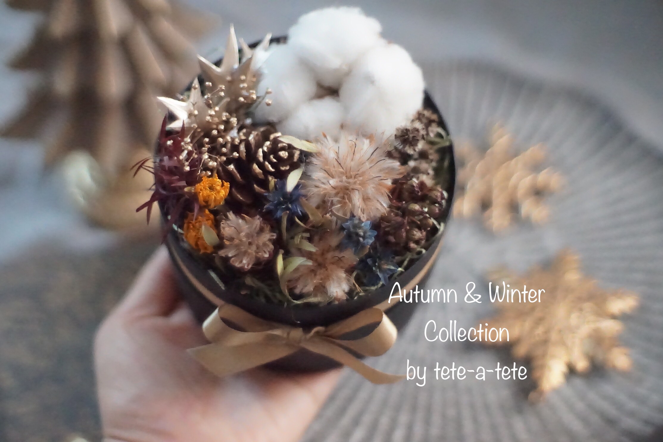 ちょこんと可愛らしい手の平サイズの　アンティーク　スワッグ  ドライフラワー ちょこんと可愛らしい手の平サイズの アンティーク スワッグ ドライ