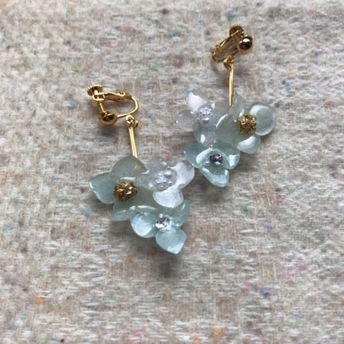 ハンドメイド　アクセサリー　イヤリング　レジン　お花 ⭐︎ハンドメイド⭐︎花柄アクセサリー⭐︎レジンアクセサリー