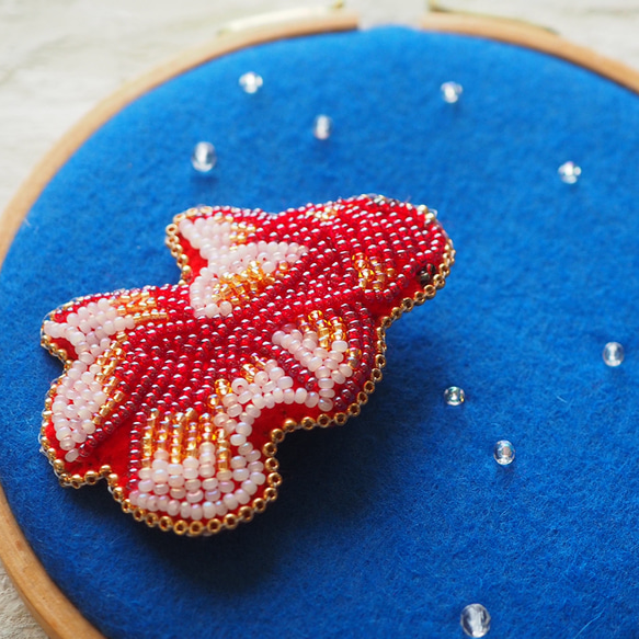 ビーズ刺繍金魚　クリップ&ブローチorリング 1枚目の画像
