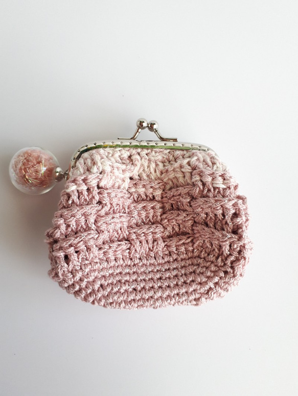 手編み　ミニがま口　内布付き　ピンク　ラメ　花　ガラスドーム 5枚目の画像