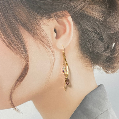 ☆*。スワロフスキーとウェーブのアシンメトリー キラキラゆらゆら  