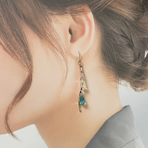 ☆*。スワロフスキーとウェーブのアシンメトリー キラキラゆらゆら  