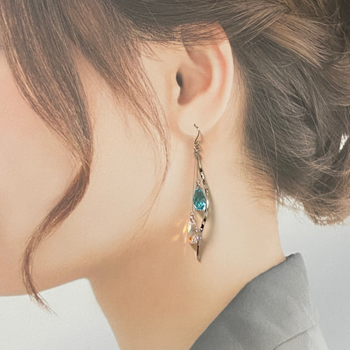 ☆*。スワロフスキーとウェーブのアシンメトリー キラキラゆらゆら  