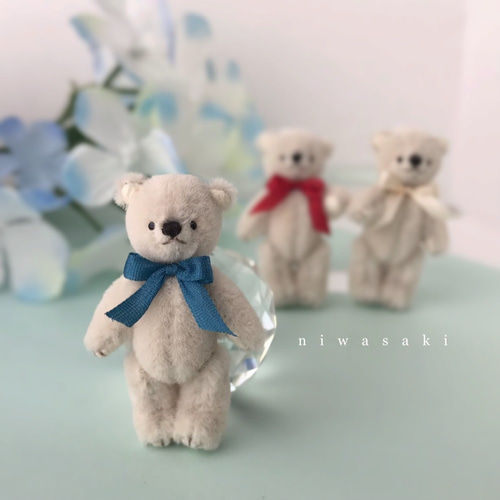 ミニチュアテディベア】シロクマ【青リボン】 ぬいぐるみ