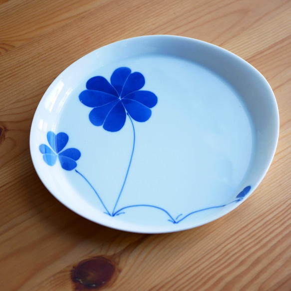 【新品未使用】困った時には星に聞け　プレート　お皿　水色　あべ美幸 幸せの青いクローバー 染付のプレートM 中皿 眞 窯 通販 11315774