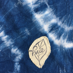 藍染 絞り 手染めTシャツ 5.6oz Mサイズ no.7  オリジナル 海月 ドット ユニセックス カジュアル ギフト 3枚目の画像